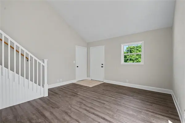 2527 Morningside DR, Lawrence, KS 66047