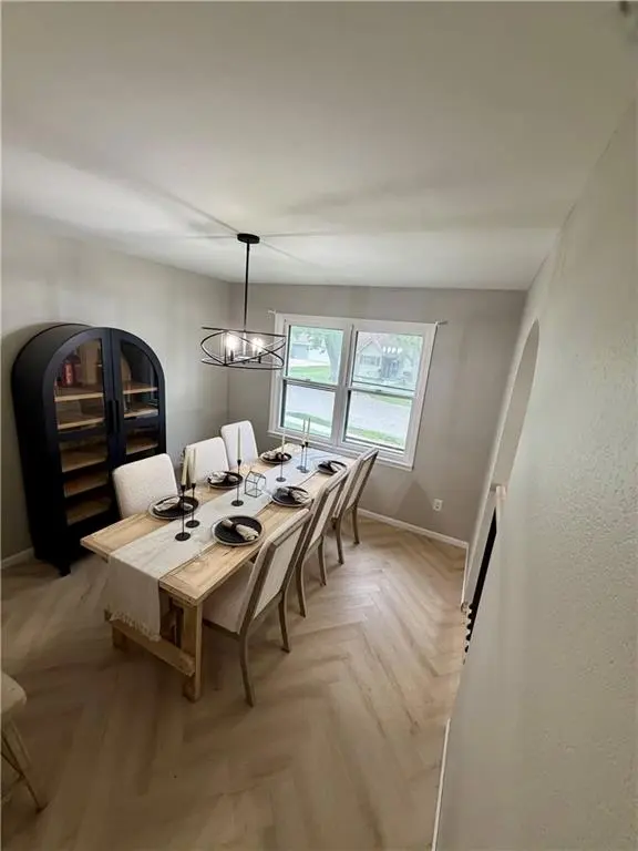 2010 Buckingham ST, St Joseph, MO 64506