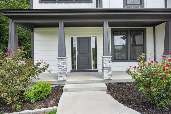 20194 207th ST, Tonganoxie, KS 66086