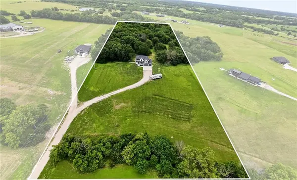 20194 207th ST, Tonganoxie, KS 66086