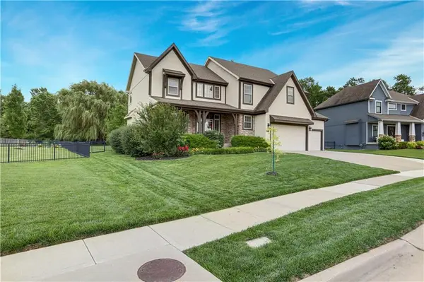 14761 S Turnberry ST, Olathe, KS 66061