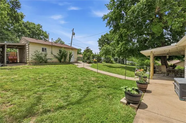 1025 Ironmoulders ST, Leavenworth, KS 66048