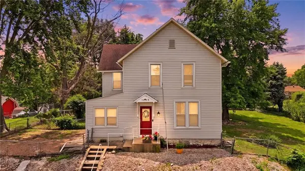 1025 Ironmoulders ST, Leavenworth, KS 66048