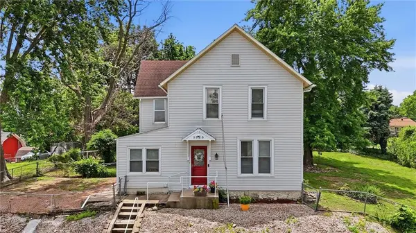 1025 Ironmoulders ST, Leavenworth, KS 66048