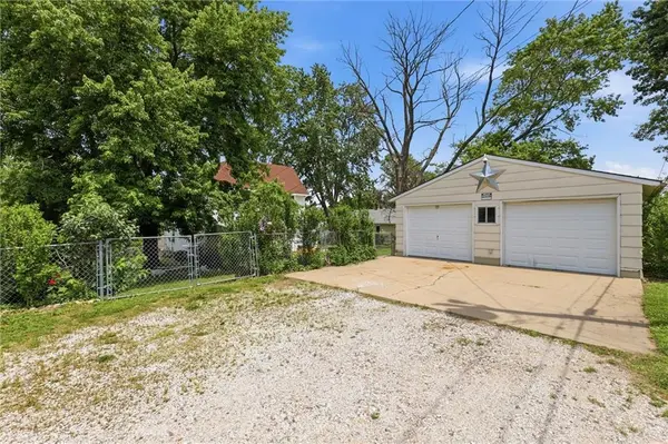 1025 Ironmoulders ST, Leavenworth, KS 66048