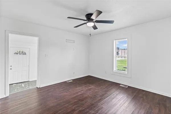 145 E Farmer ST, Independence, MO 64050