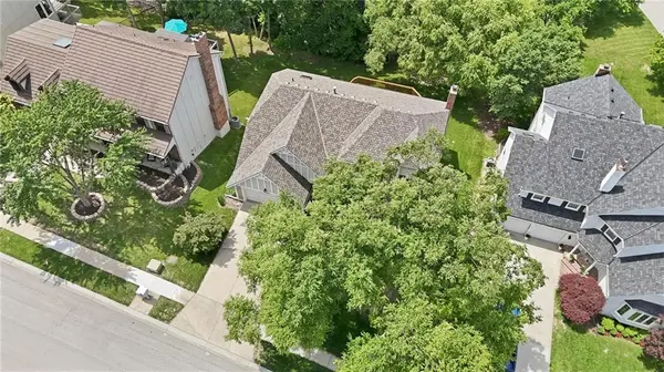 4142 NE Hampstead DR, Lee's Summit, MO 64064