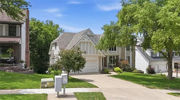 4142 NE Hampstead DR, Lee's Summit, MO 64064