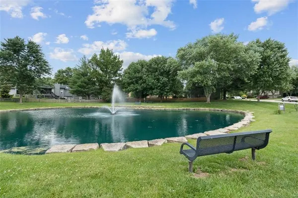 2112 NE Springbrook ST, Blue Springs, MO 64014