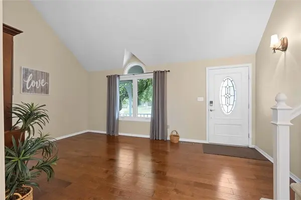 2112 NE Springbrook ST, Blue Springs, MO 64014