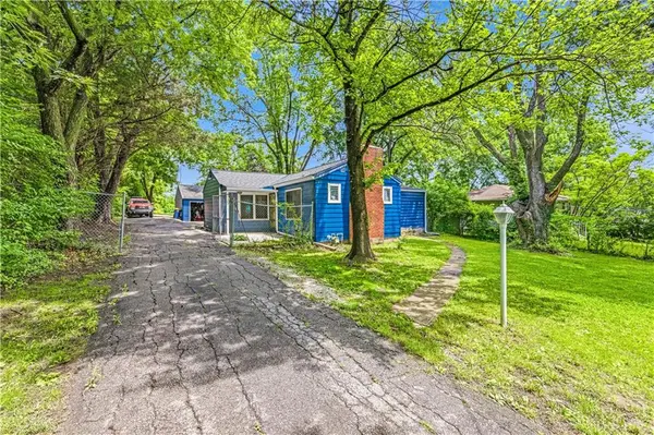 8920 E 92nd ST, Kansas City, MO 64138
