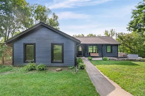 9051 HILLVIEW DR, De Soto, KS 66018