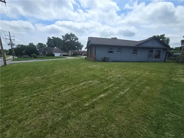 8700 Ford AVE, Raytown, MO 64138