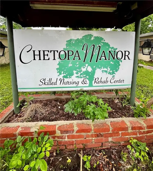 814 Walnut ST, Chetopa, KS 67336