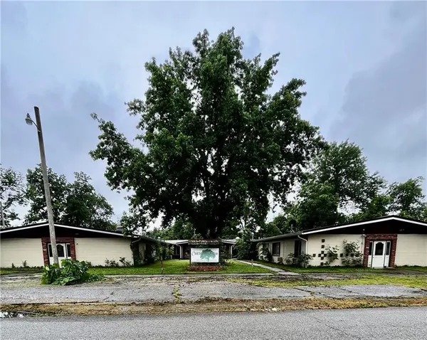814 Walnut ST, Chetopa, KS 67336