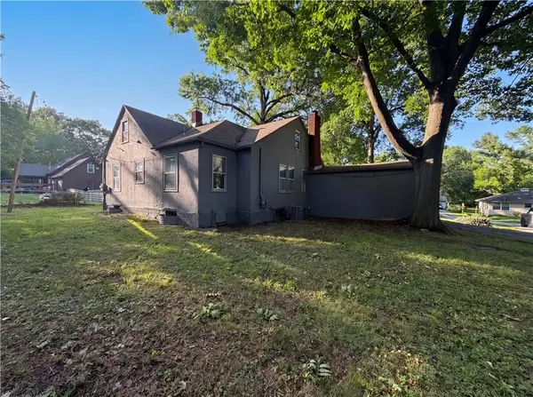 11304 E 55th TER, Raytown, MO 64133
