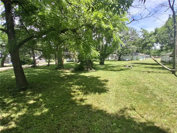 307 S Jefferson AVE, Laharpe, KS 66751