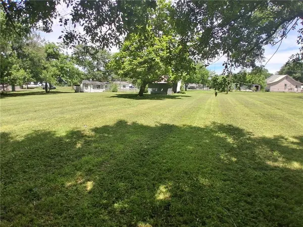 307 S Jefferson AVE, Laharpe, KS 66751