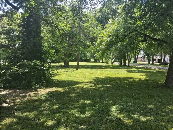 307 S Jefferson AVE, Laharpe, KS 66751