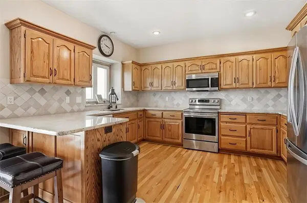 8623 N Richmond AVE, Kansas City, MO 64157
