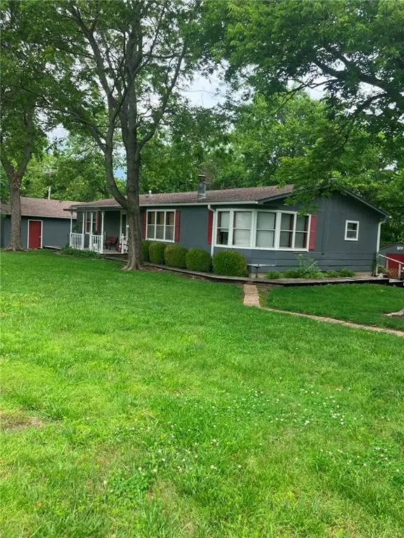 70 N Eagle LN, Mound City, KS 66056