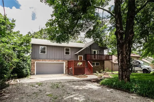 643 N Hemlock ST, Ottawa, KS 66067