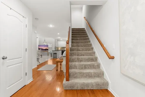 1207 SW Arborway DR, Lee's Summit, MO 64082