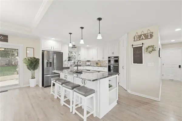 302 S Peach Tree AVE, Lone Jack, MO 64070
