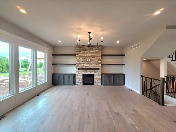 18257 Earnshaw ST, Overland Park, KS 66013