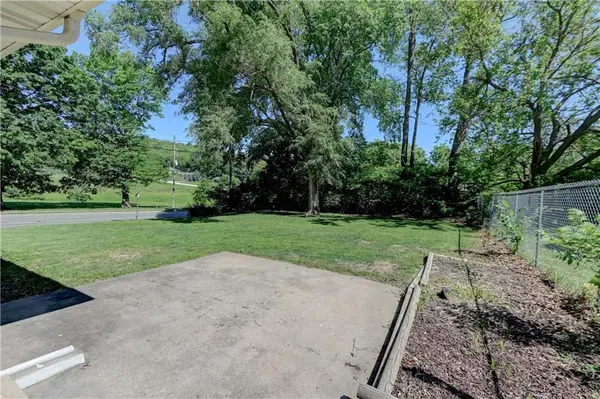 1946 Cherokee ST, Leavenworth, KS 66048