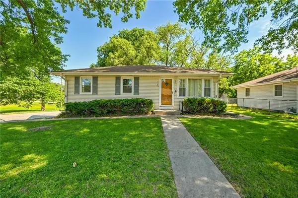 1946 Cherokee ST, Leavenworth, KS 66048