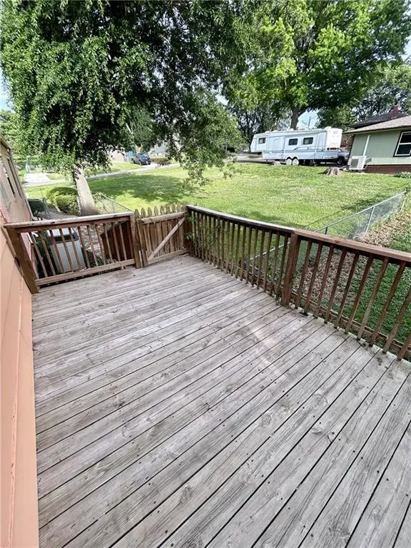 1816 S 40th ST, St Joseph, MO 64507