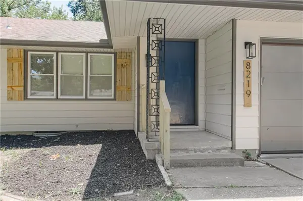 8219 E 85th TER, Raytown, MO 64138