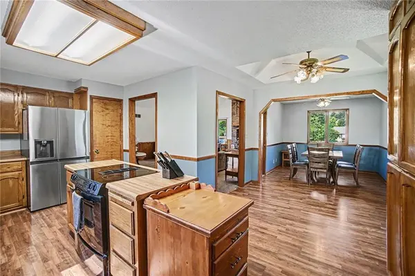 2105 Porter RD, Blue Springs, MO 64014