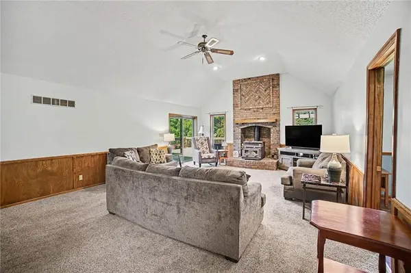 2105 Porter RD, Blue Springs, MO 64014