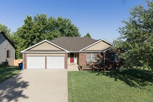 180 Rawlings DR, Tonganoxie, KS 66086