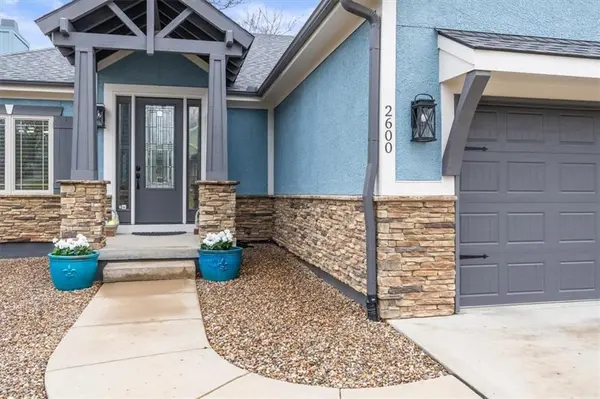 2600 SE Creek Ridge CT, Blue Springs, MO 64014