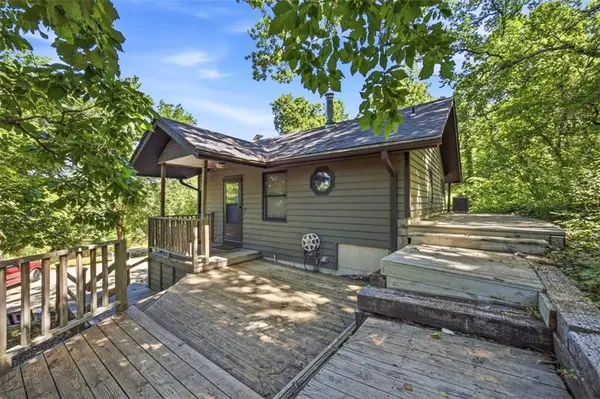 11948 Wooded Way LN, Oskaloosa, KS 66066