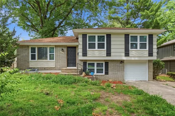 7910 E 93rd TER, Kansas City, MO 64138