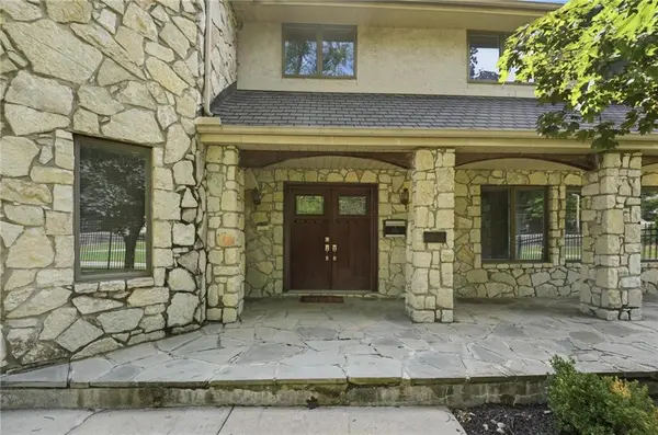 604 NW 64th ST, Kansas City, MO 64118