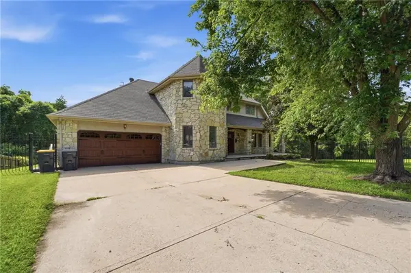 604 NW 64th ST, Kansas City, MO 64118