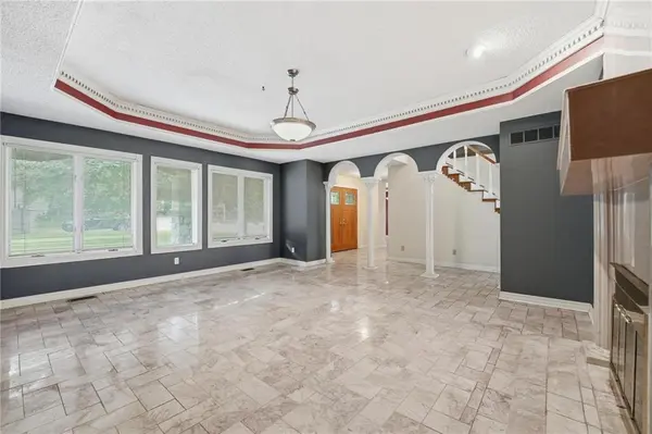 604 NW 64th ST, Kansas City, MO 64118