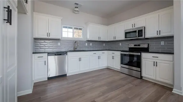 1309 NE Redwood CT, Oak Grove, MO 64075