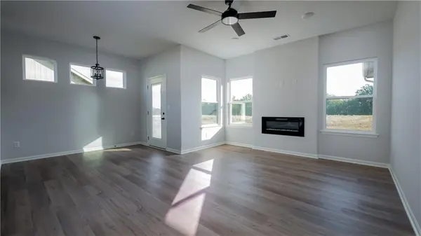 1309 NE Redwood CT, Oak Grove, MO 64075