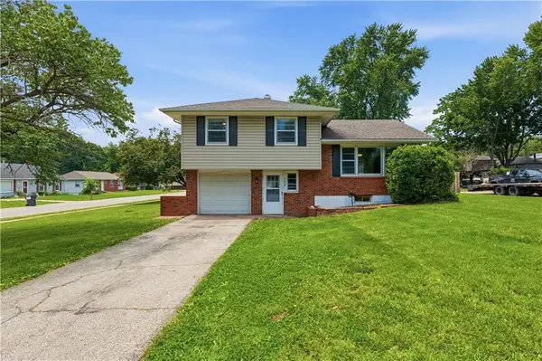 7514 N VIRGINIA AVE, Gladstone, MO 64118