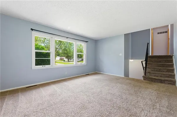 7514 N VIRGINIA AVE, Gladstone, MO 64118
