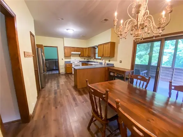 25309 E 317th ST, Harrisonville, MO 64701