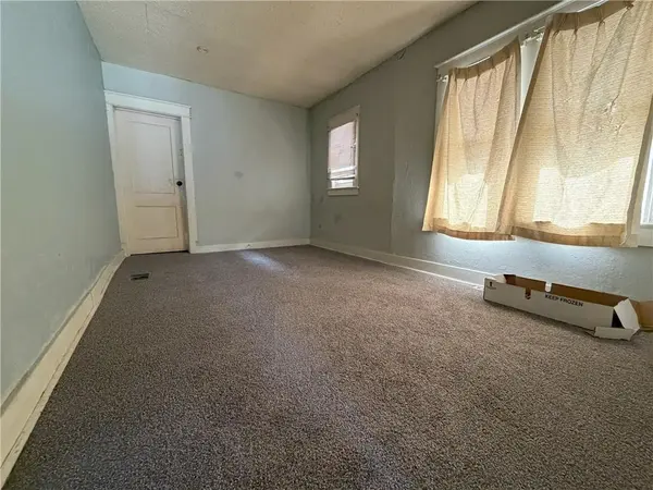 3416 E 58th TER, Kansas City, MO 64132