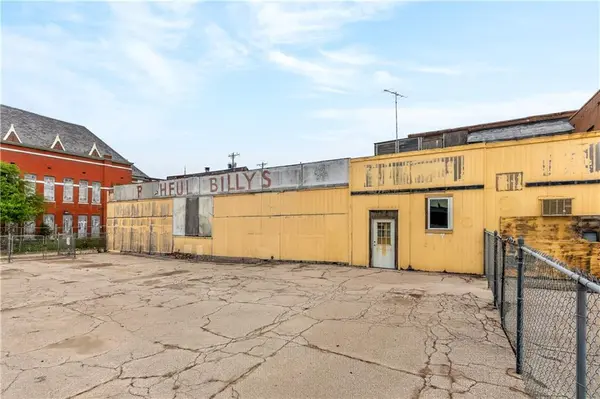 520 S 8th ST, St Joseph, MO 64501