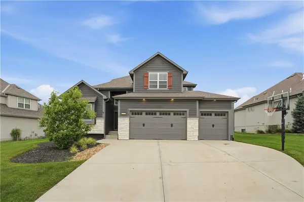 1712 SW 27th ST, Lee's Summit, MO 64082